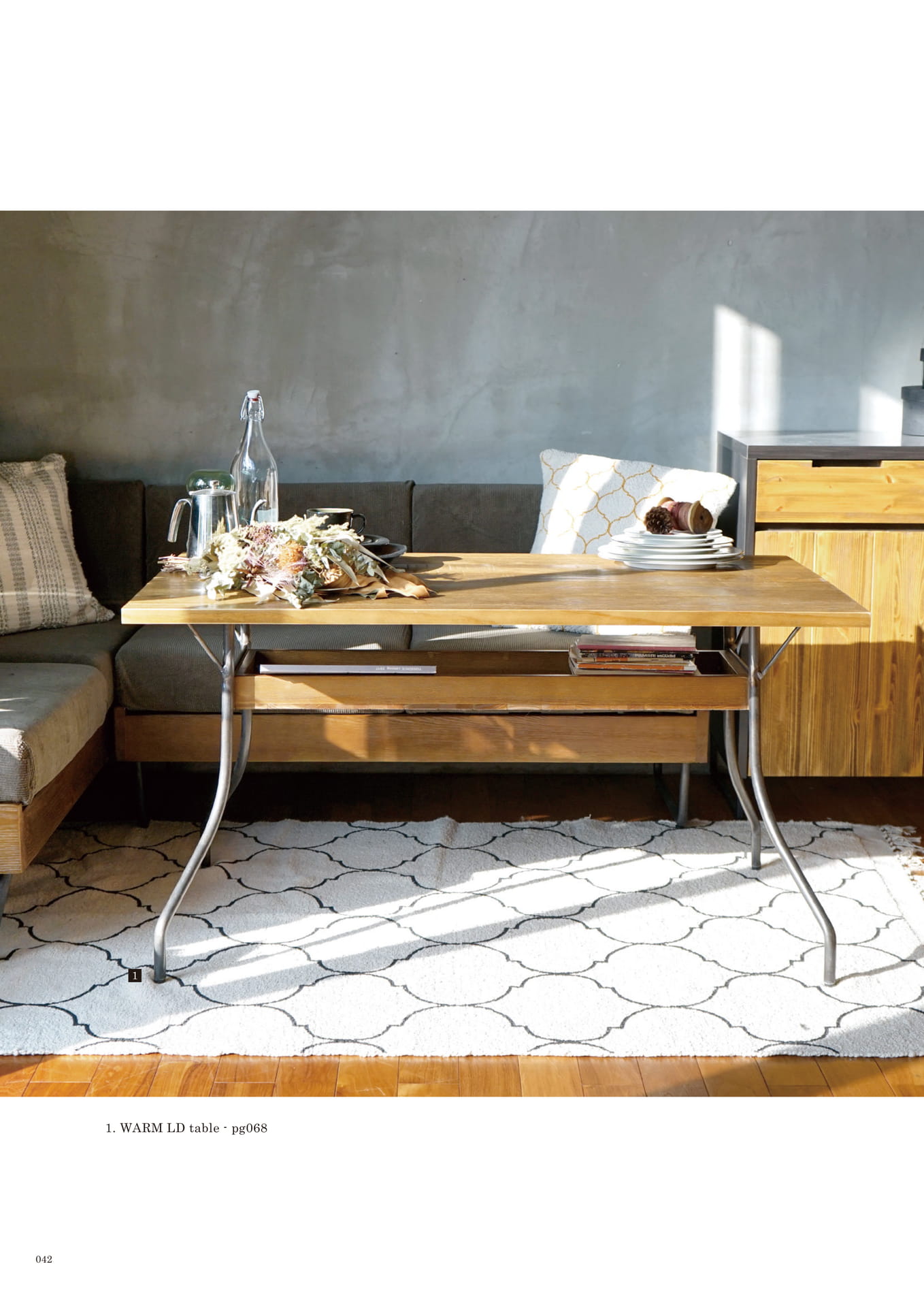 042 | TABLE(44ページ目)