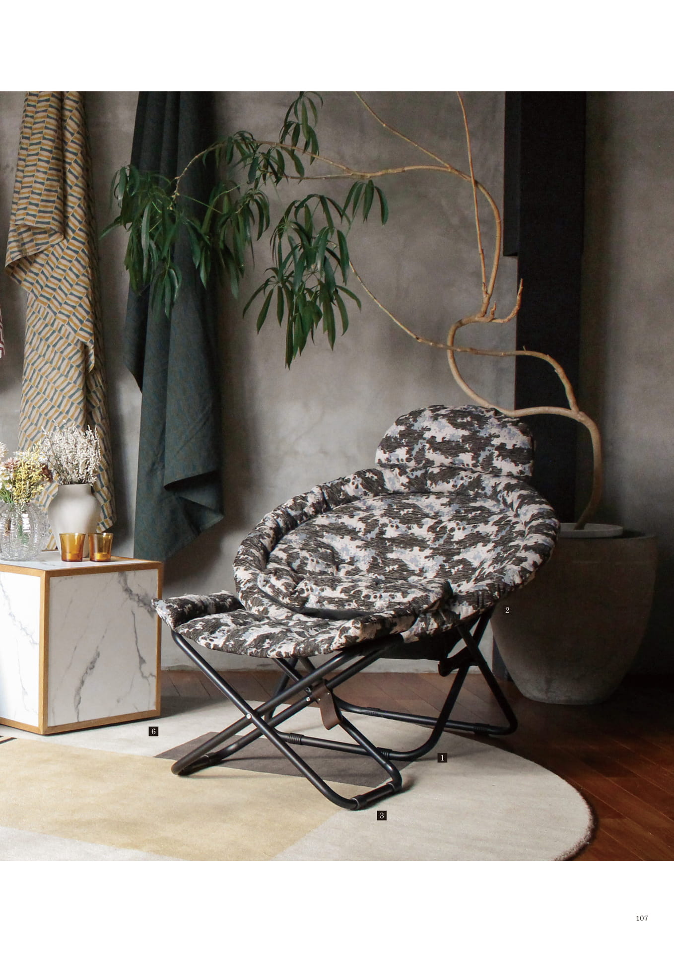 107 | CHAIR(109ページ目)