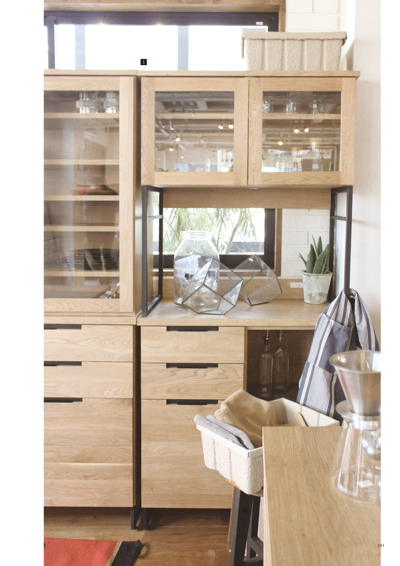 181 | KITCHEN STORAGE(183ページ目)