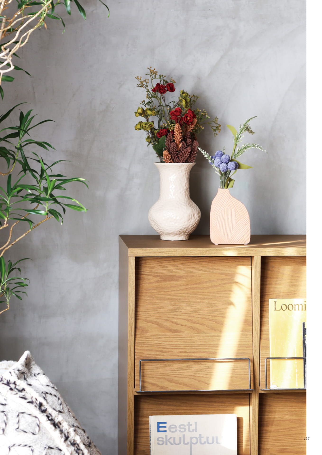 217 | INTERIOR GOODS(219ページ目)