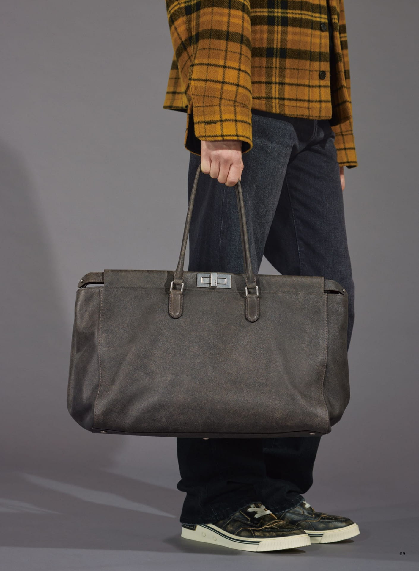FENDI（61ページ目）